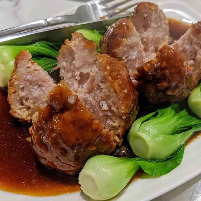 Lions head meatballs in brown sauce