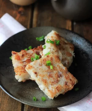 Sweet Wonton King PanFried Sausage Turnip Cake 3 Pcs (臘味蘿蔔糕)